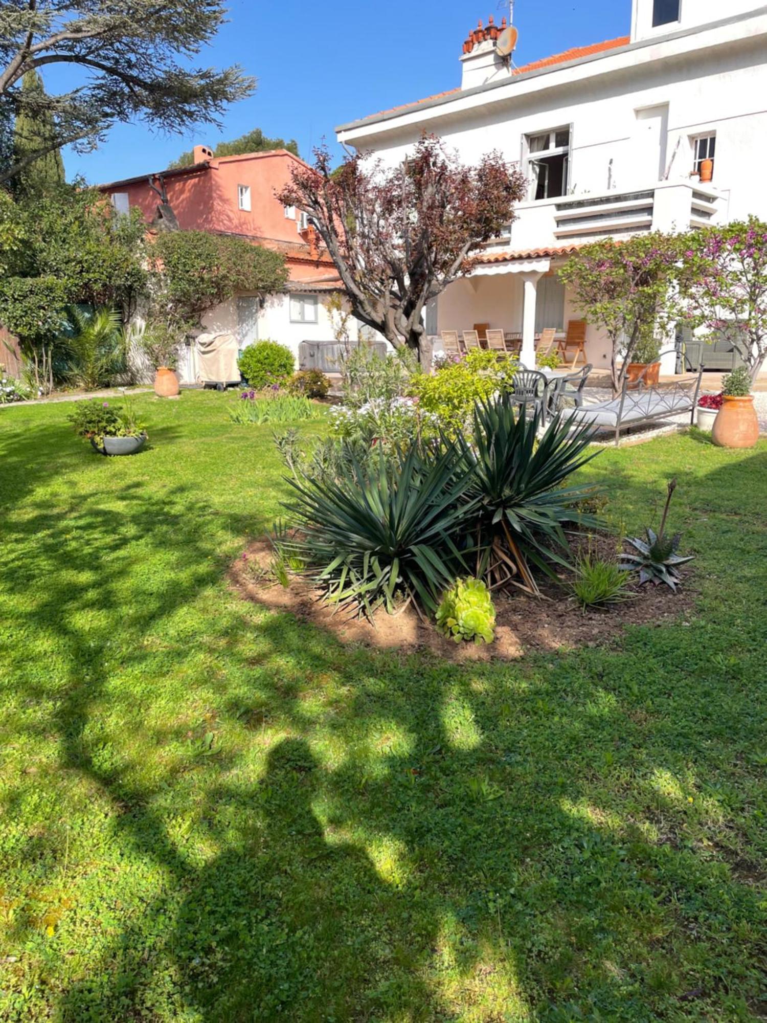 Appartement Rez De Villa Proche Port Et Plages De Sanary Luaran gambar
